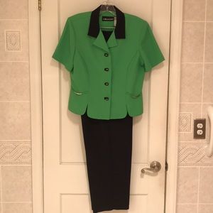 Like new green and navy Sag Harbor pant suit.